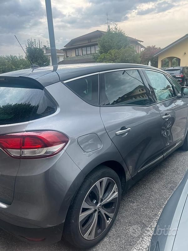 Usata Renault Scénic IV 110 CV (80 kW) 2017 Grigio Monovolume