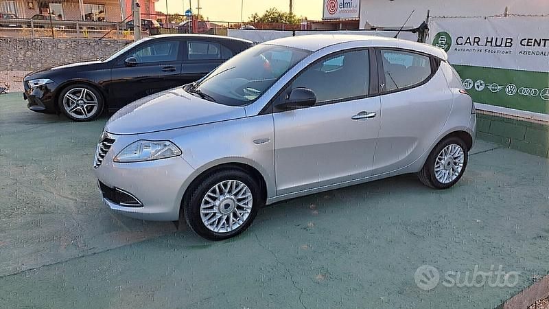 Usata Lancia Ypsilon Gold 69 CV (50 kW) 2015 Grigio Utilitaria