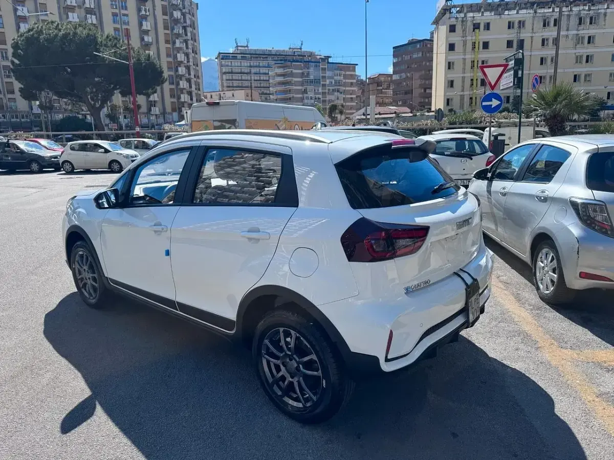 Nuova EMC QUATTRO 103 CV (75 kW) 2026 Argento SUV