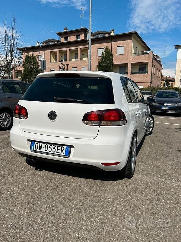 Usata VW Golf VI 140 CV (102 kW) 2009 Bianco Utilitaria