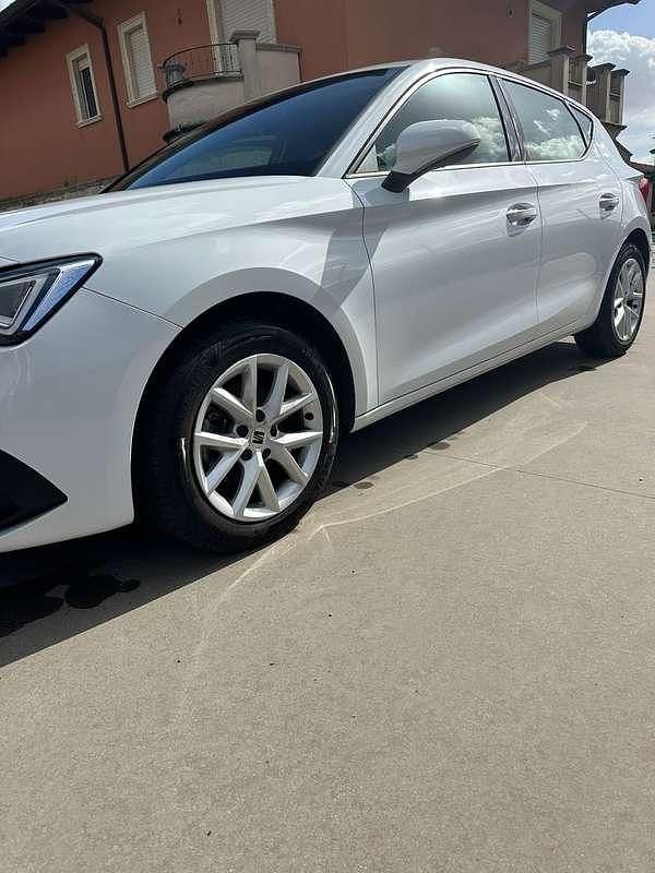 Usata Seat Leon Style 150 CV (110 kW) 2021 Bianco Berlina