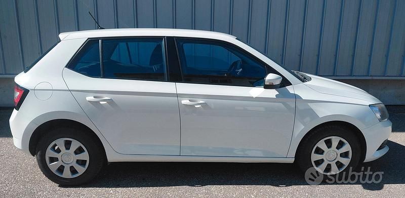 Usata Skoda Fabia Active 60 CV (44 kW) 2015 Bianco Berlina