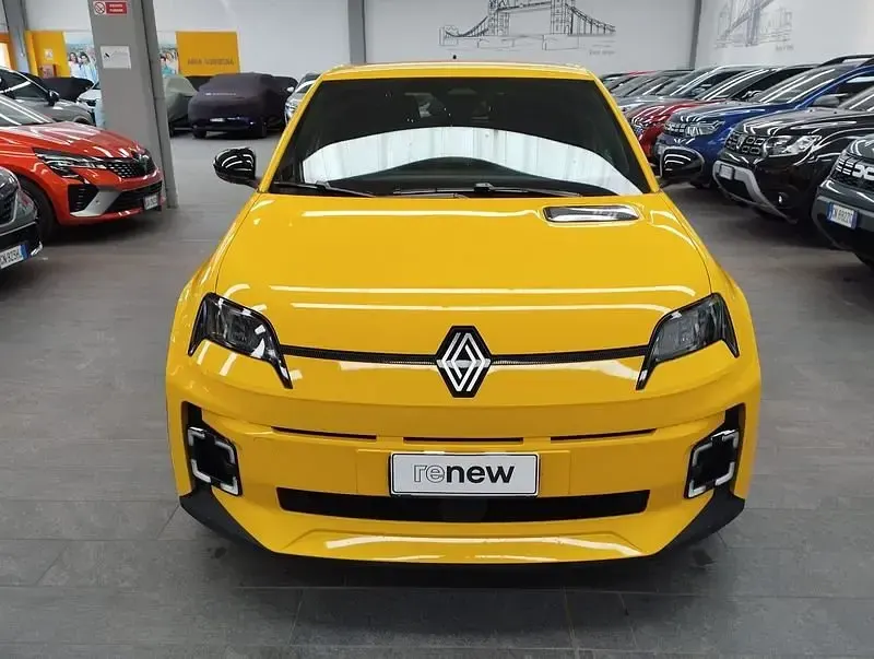 Usata Renault 5 E-Tech Komfort 110 kW (150 CV) 2025 Giallo Utilitaria