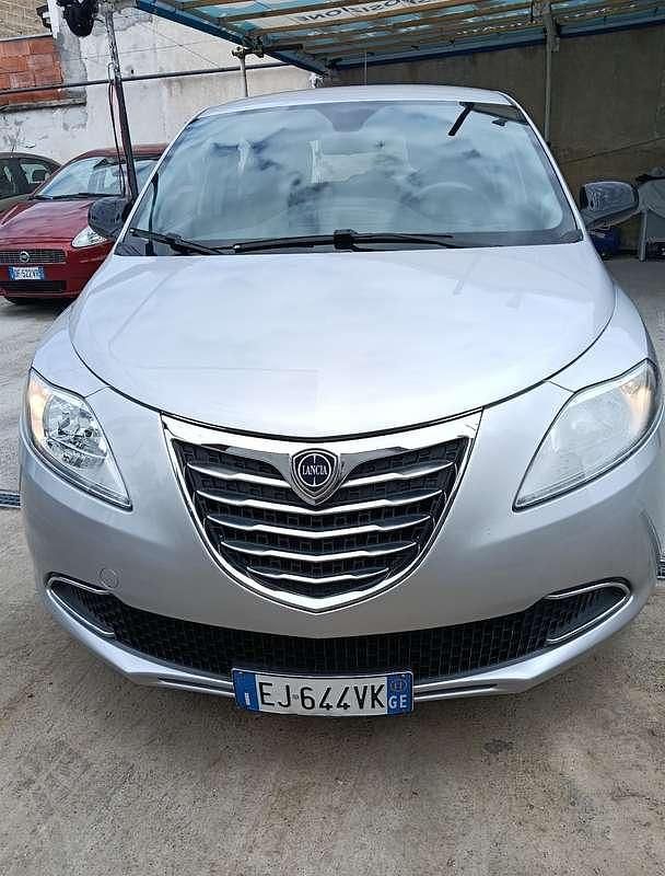 Usata Lancia Ypsilon S 69 CV (50 kW) 2011 Argento Utilitaria