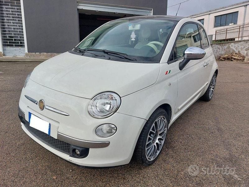 Usata Fiat 500 Lounge 69 CV (50 kW) 2011 Bianco Utilitaria