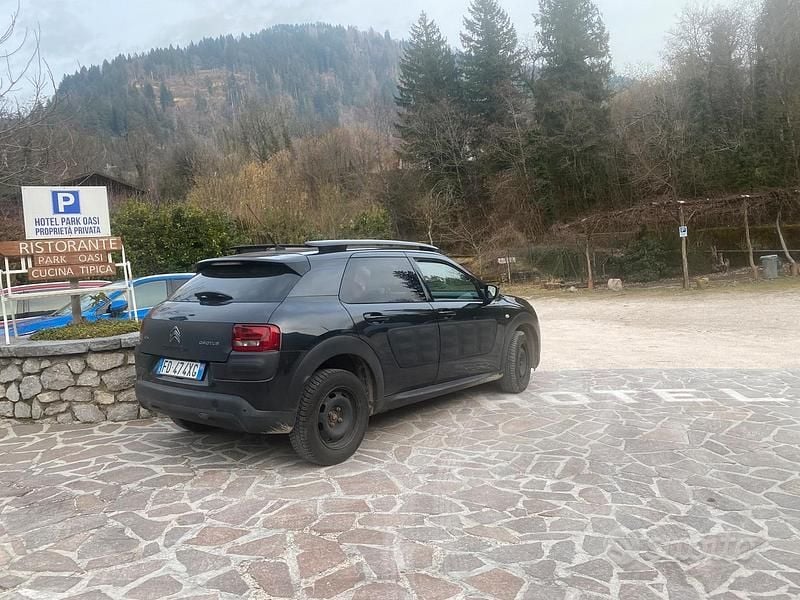 Usata Citroën C4 Cactus 100 CV (73 kW) 2016 Nero Utilitaria