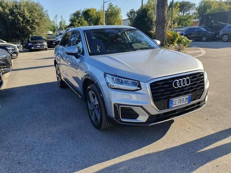 Grigio Usata 2020 Audi Q2 Admired SUV | 22.900 € (Buon prezzo) - Immagine 1/4