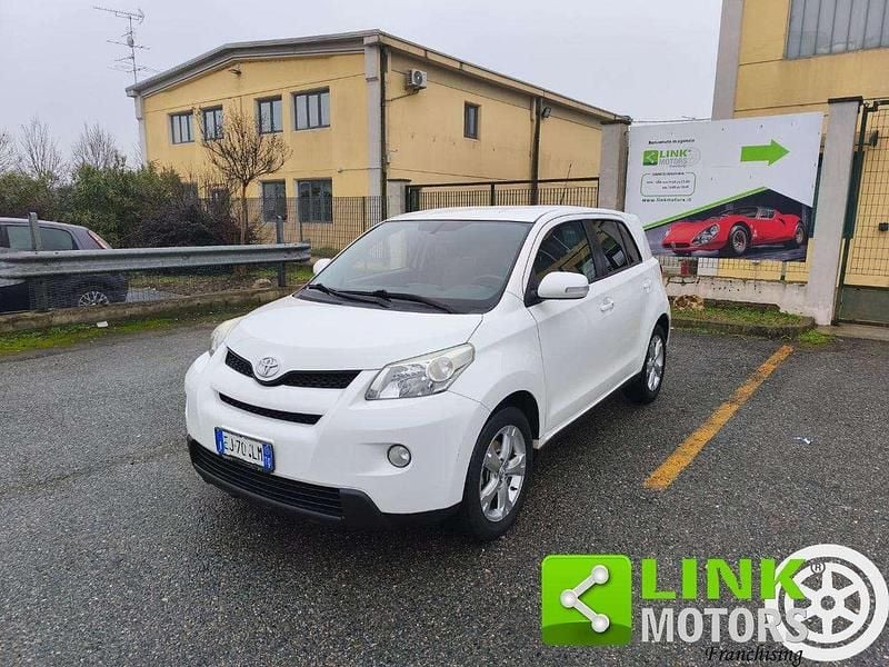 Bianco Usata 2011 Toyota Urban Cruiser Luxury SUV | 7900 € - Immagine 1/4