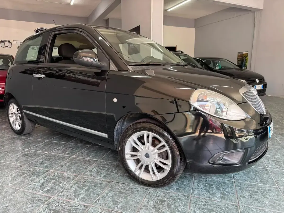 Usata Lancia Ypsilon 75 CV (55 kW) 2011 Utilitaria