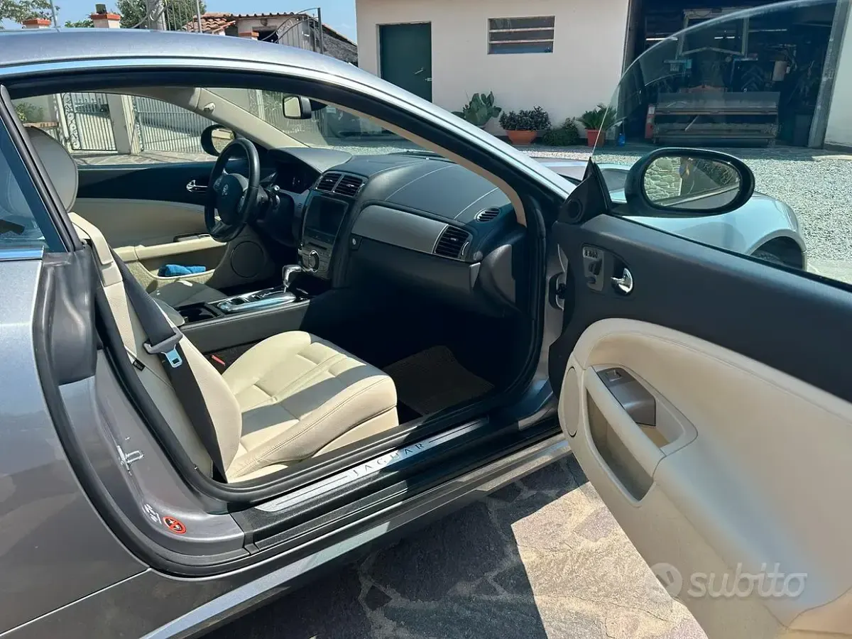 Usata Jaguar XK 256 CV (188 kW) 2008 Grigio Coupé
