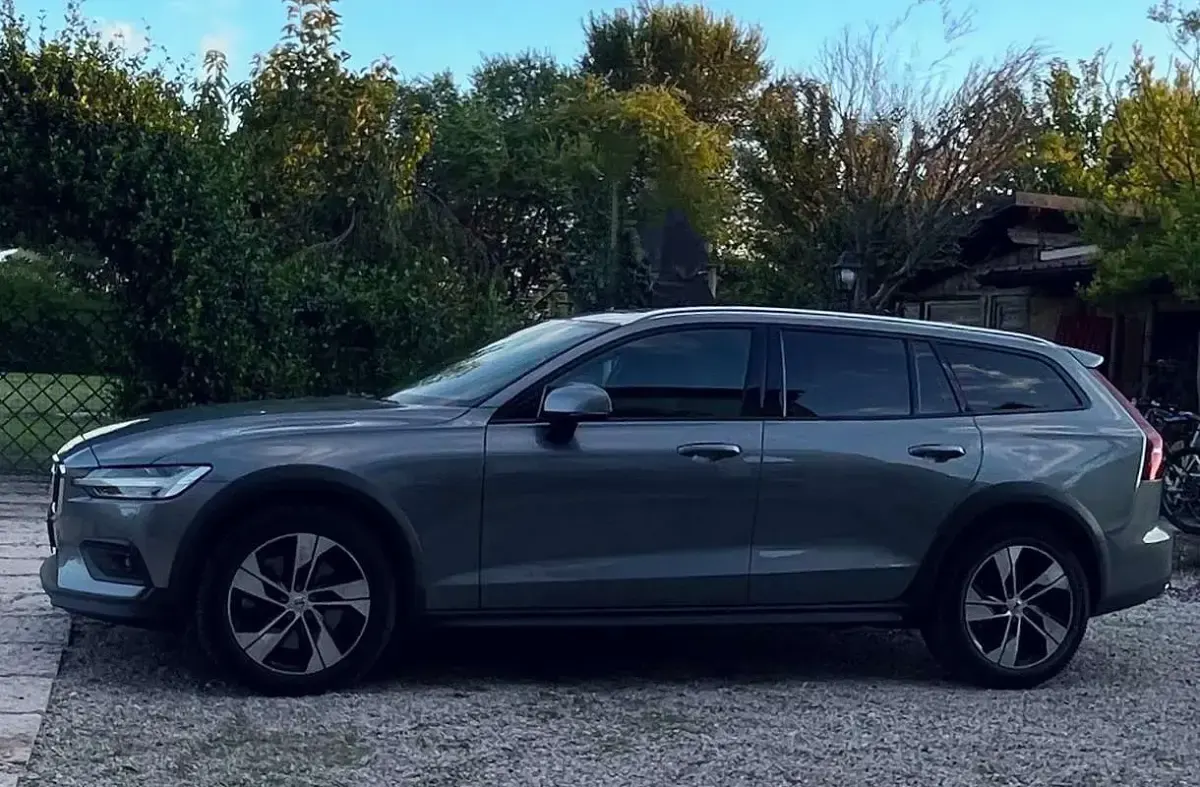 Usata Volvo V60 CC Pro 190 CV (139 kW) 2020 Station wagon