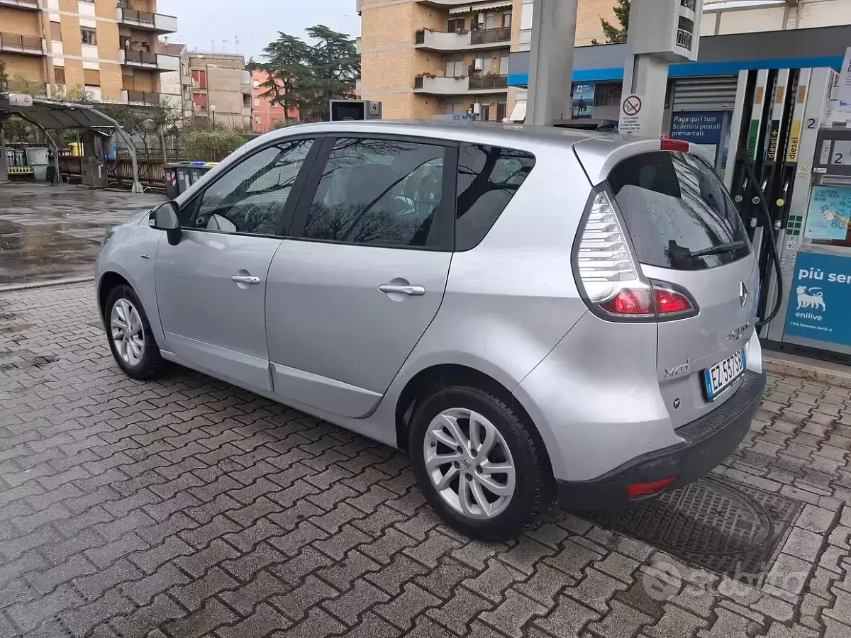 Usata Renault Scénic XMOD 110 CV (80 kW) 2015 Grigio Monovolume