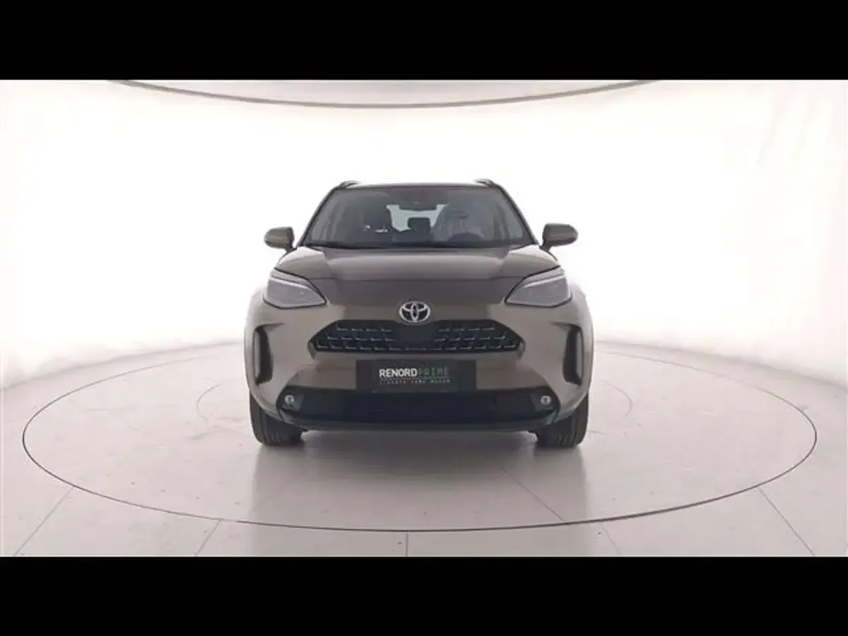 Usata Toyota Yaris Cross Lounge 116 CV (85 kW) 2023 Verde scuro SUV