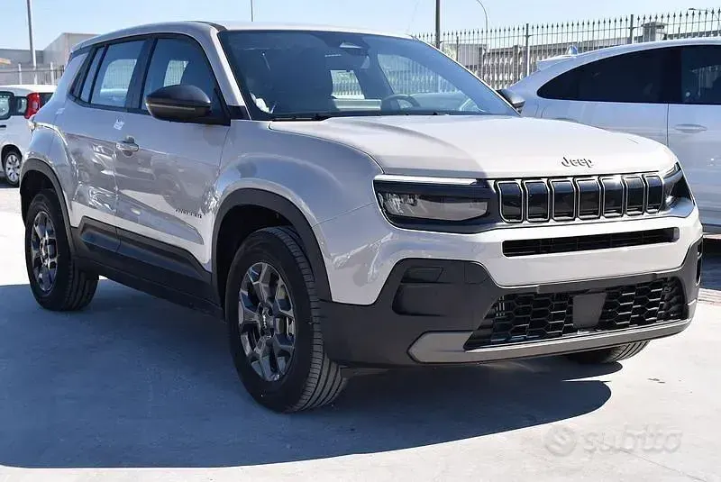 Nuova Jeep Avenger Longitude 110 CV (80 kW) 2026 Grigio SUV
