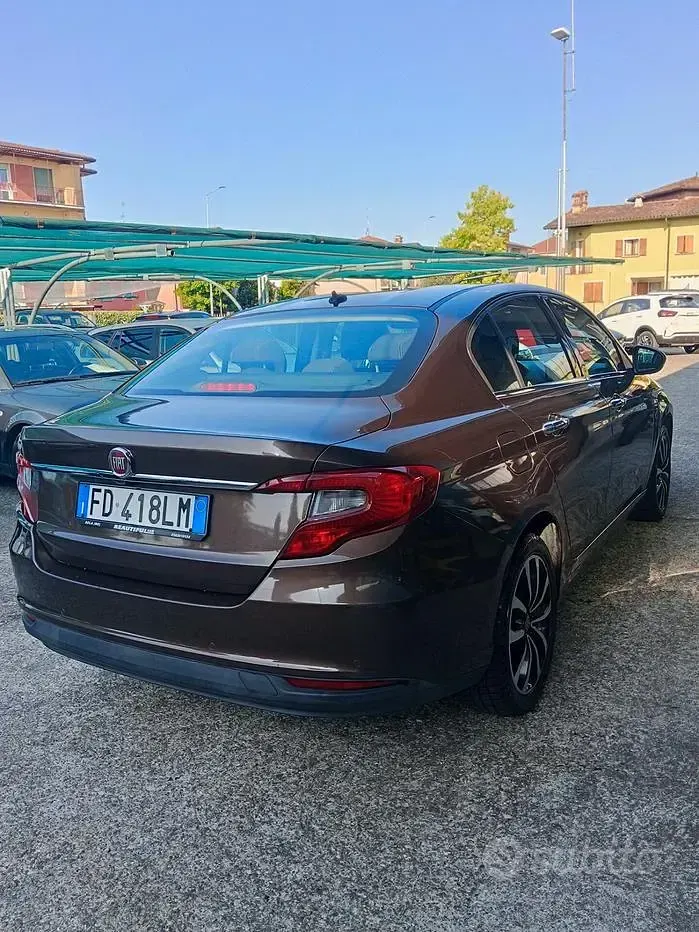 Usata Fiat Tipo Lounge 120 CV (88 kW) 2016 Marrone Berlina