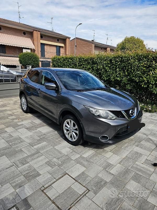 Usata Nissan Qashqai 131 CV (96 kW) 2015 Grigio SUV