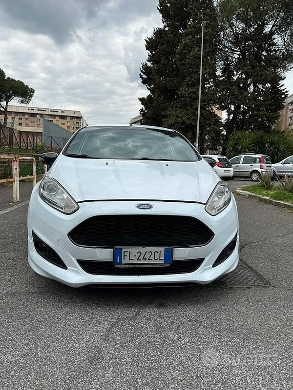 Usata Ford Fiesta ST-Line 95 CV (69 kW) 2016 Bianco Berlina