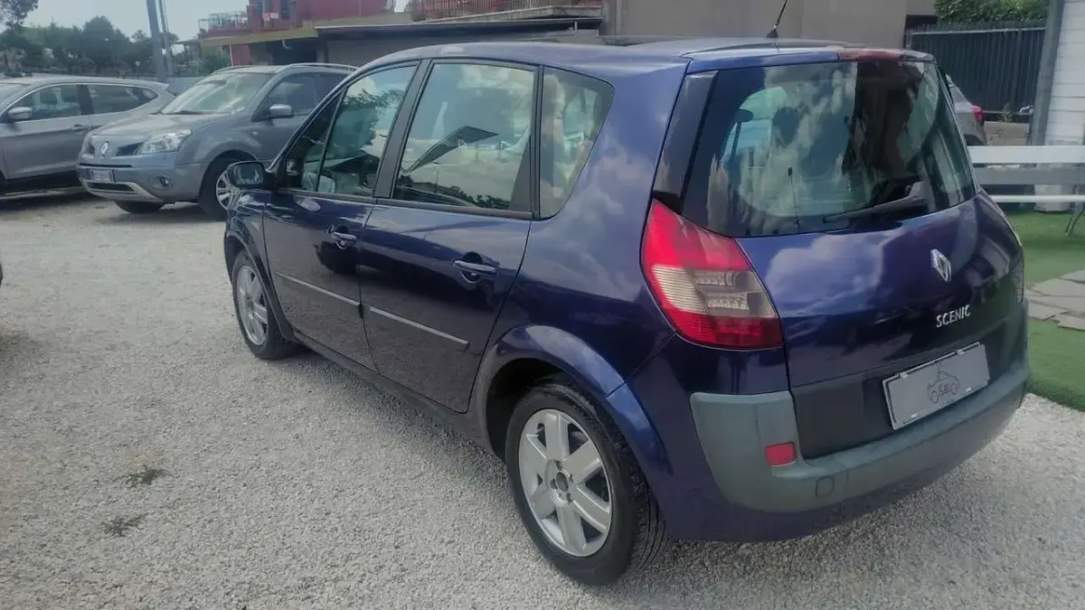 Usata Renault Grand Scénic II 106 CV (77 kW) 2006 Blu/azzurro Monovolume
