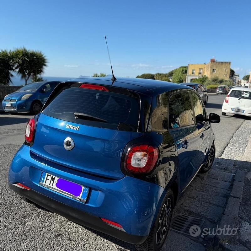 Begagnad Smart ForFour Prime 71 HK (52 kW) 2017 Blå Halvkombi