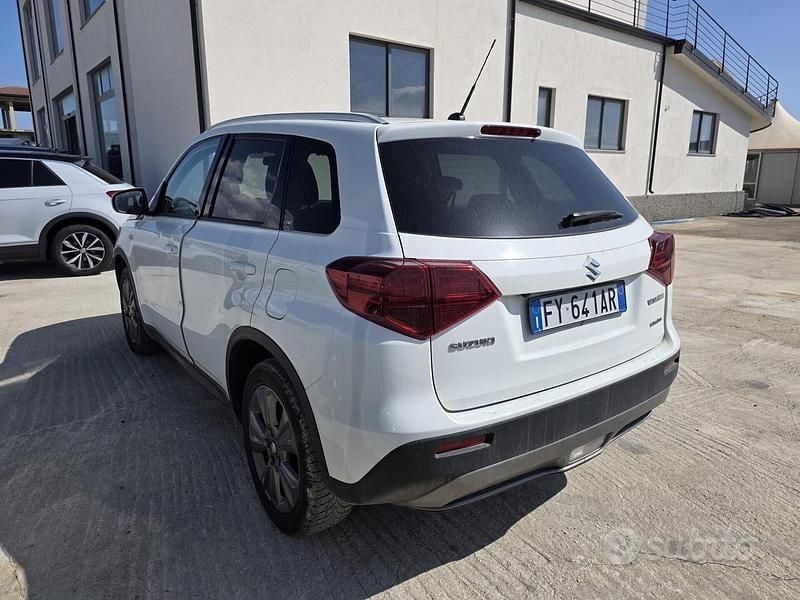 Usata Suzuki Vitara 111 CV (81 kW) 2020 Bianco SUV