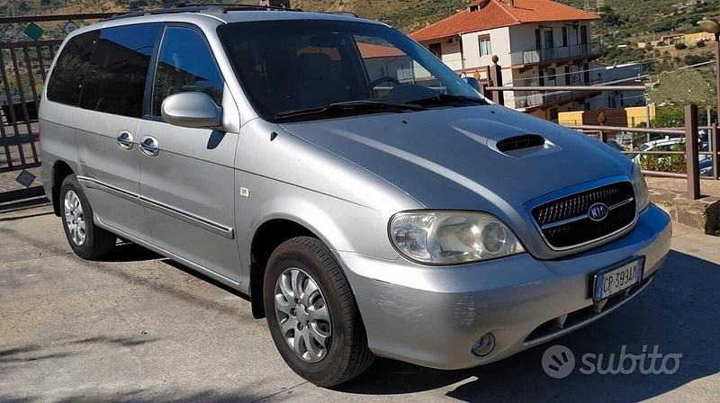 Usata Kia Carnival 145 CV (106 kW) 2005 Argento Monovolume
