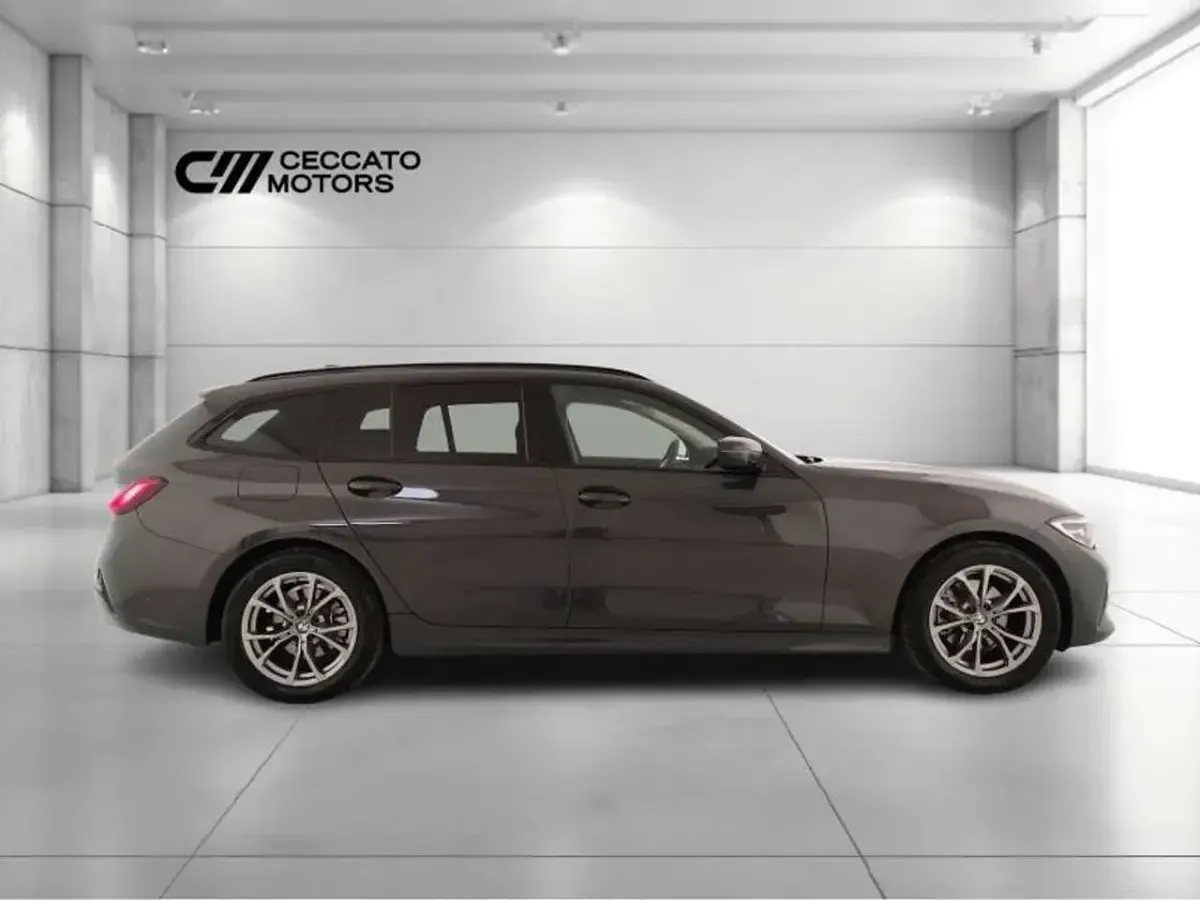 Usata BMW 320 Sport Line 190 CV (139 kW) 2021 Grigio Station wagon