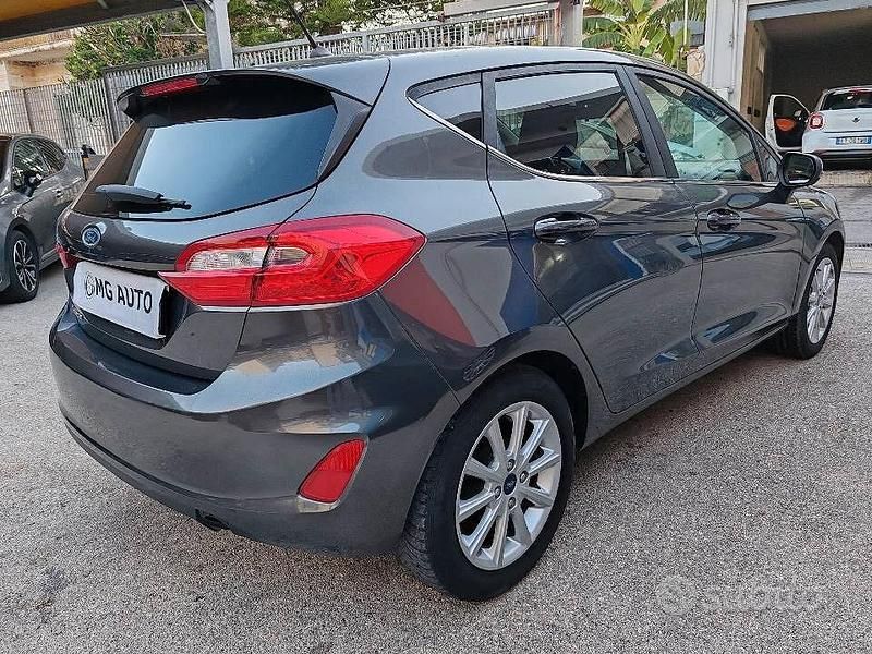 Gebraucht Ford Fiesta Titanium 86 PS (63 kW) 2018 Grau Limousine