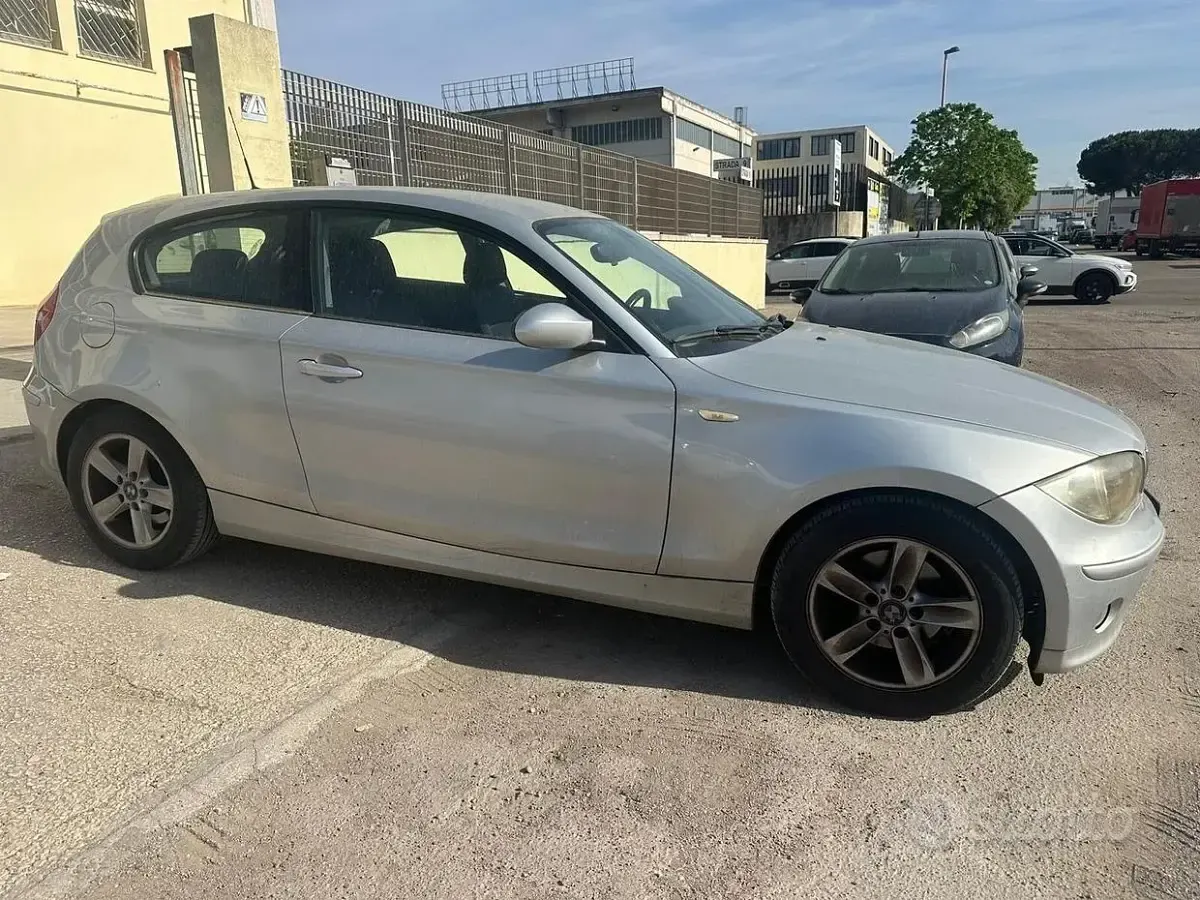 Usata BMW 118 143 CV (105 kW) 2008 Grigio Utilitaria