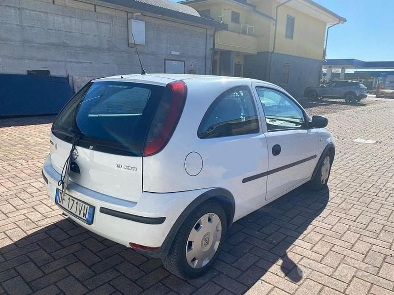 Usata Opel Corsa 69 CV (50 kW) 2007 Bianco Utilitaria
