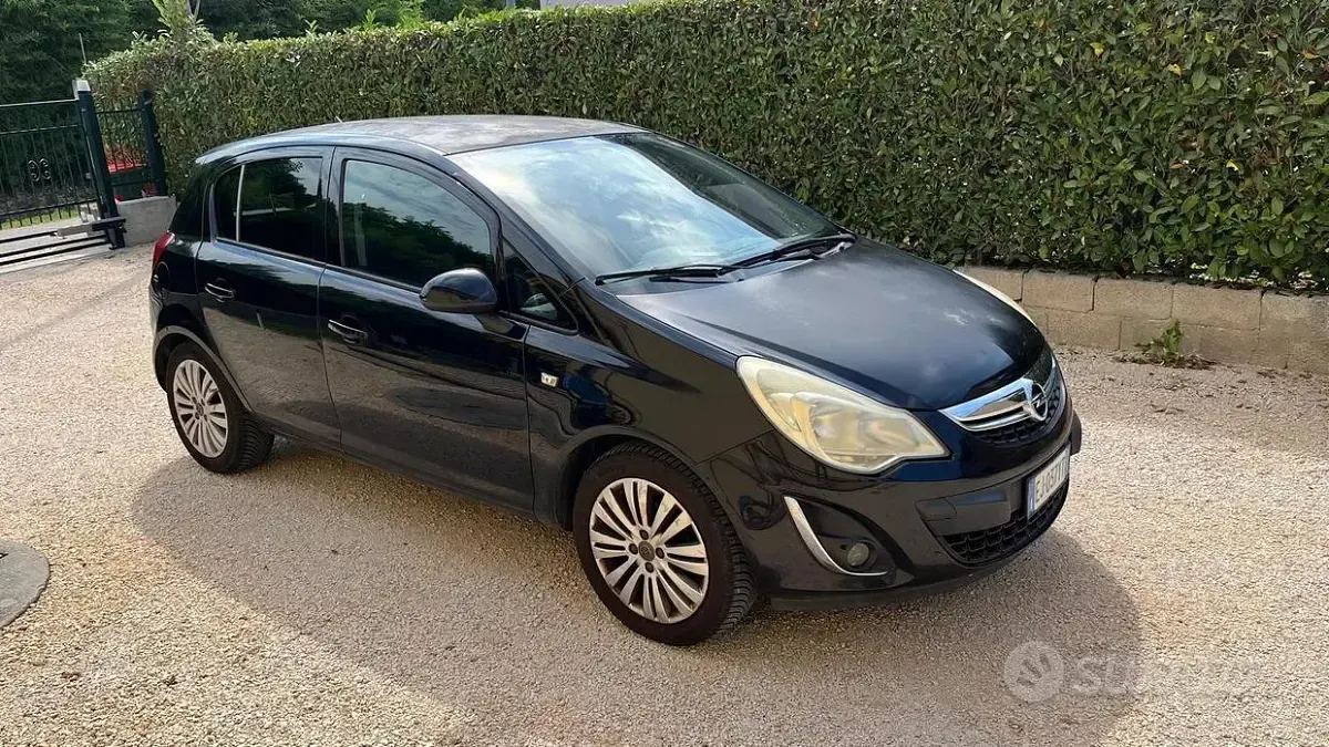 Usata Opel Corsa 75 CV (55 kW) 2011 Nero Utilitaria