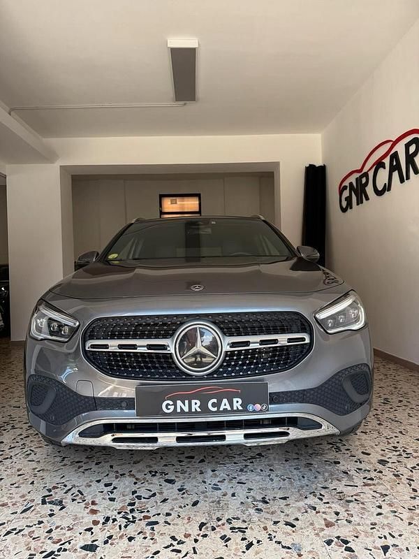 Usata Mercedes GLA200 150 CV (110 kW) 2023 Grigio SUV