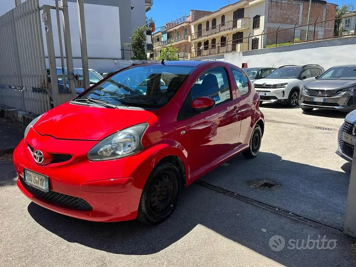 Usata Toyota Aygo Sol 54 CV (39 kW) 2007 Rosso Utilitaria