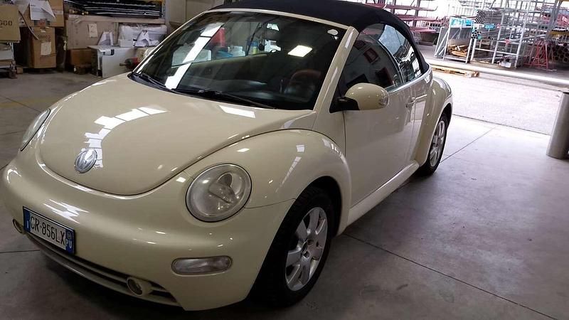 Usata VW New Beetle Cabriolet 101 CV (74 kW) 2004 Beige Cabrio