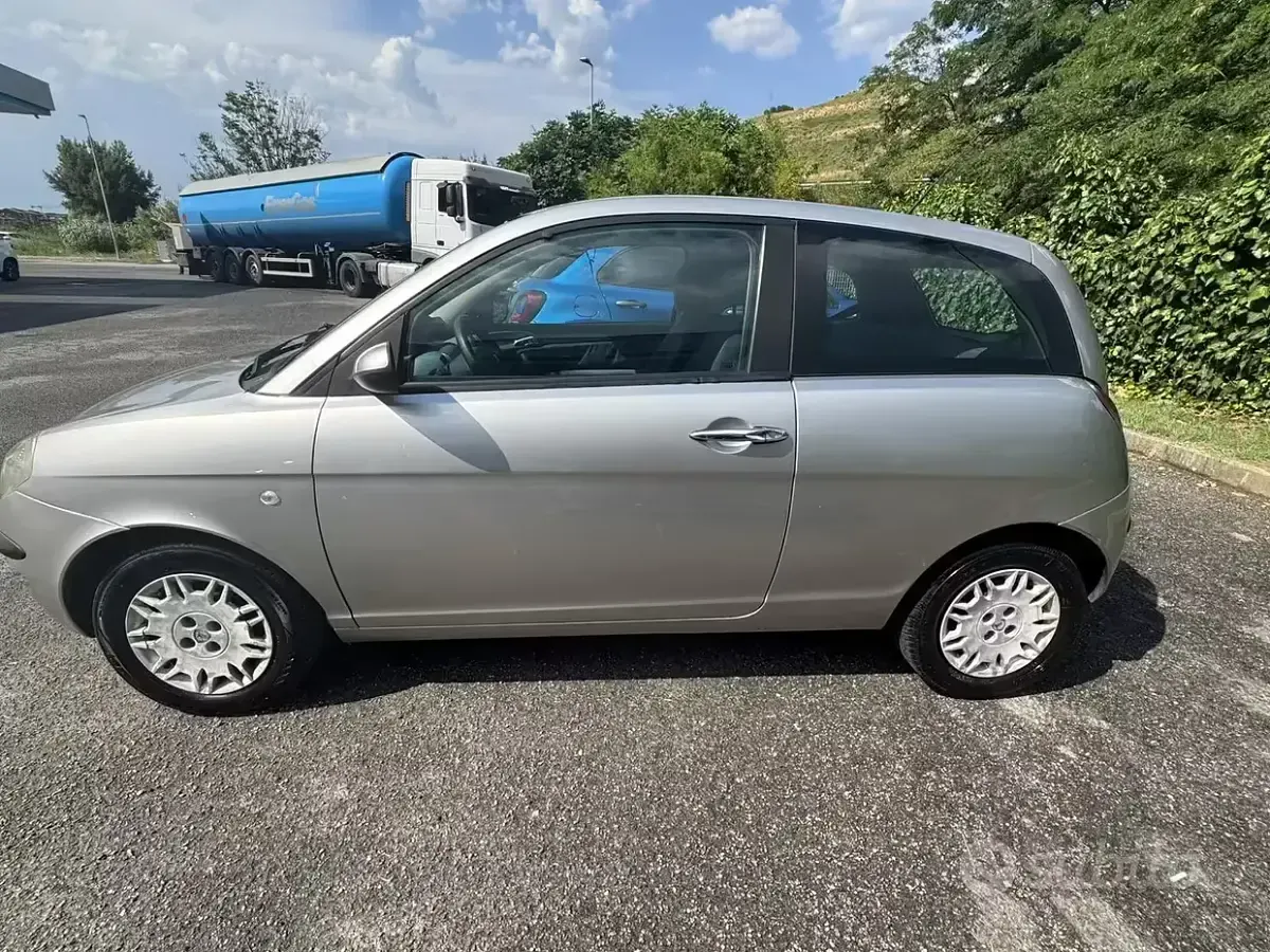 Usata Lancia Ypsilon 69 CV (50 kW) 2005 Grigio Utilitaria