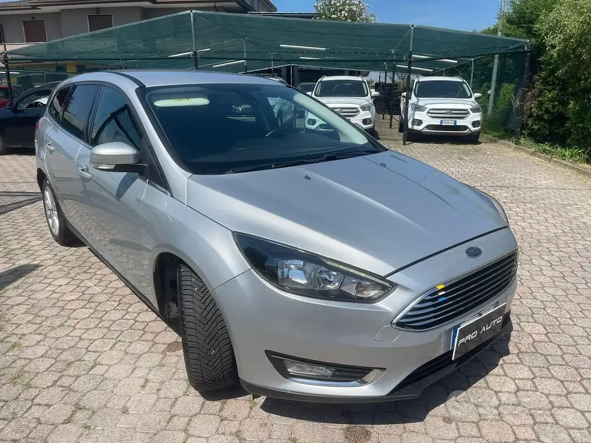 Usata Ford Focus Titanium 120 CV (88 kW) 2016 Grigio Station wagon
