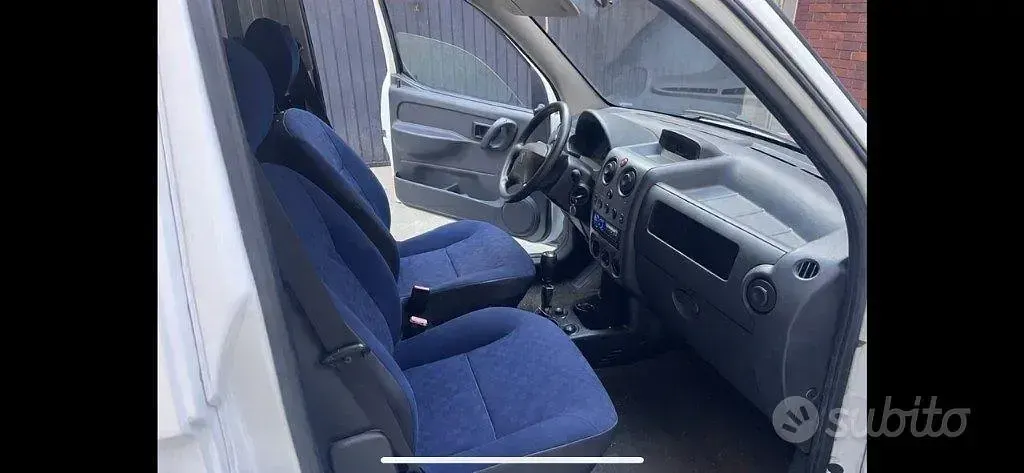 Gebraucht Peugeot Partner 90 PS (66 kW) 2007 Weiß Van / Kleinbus