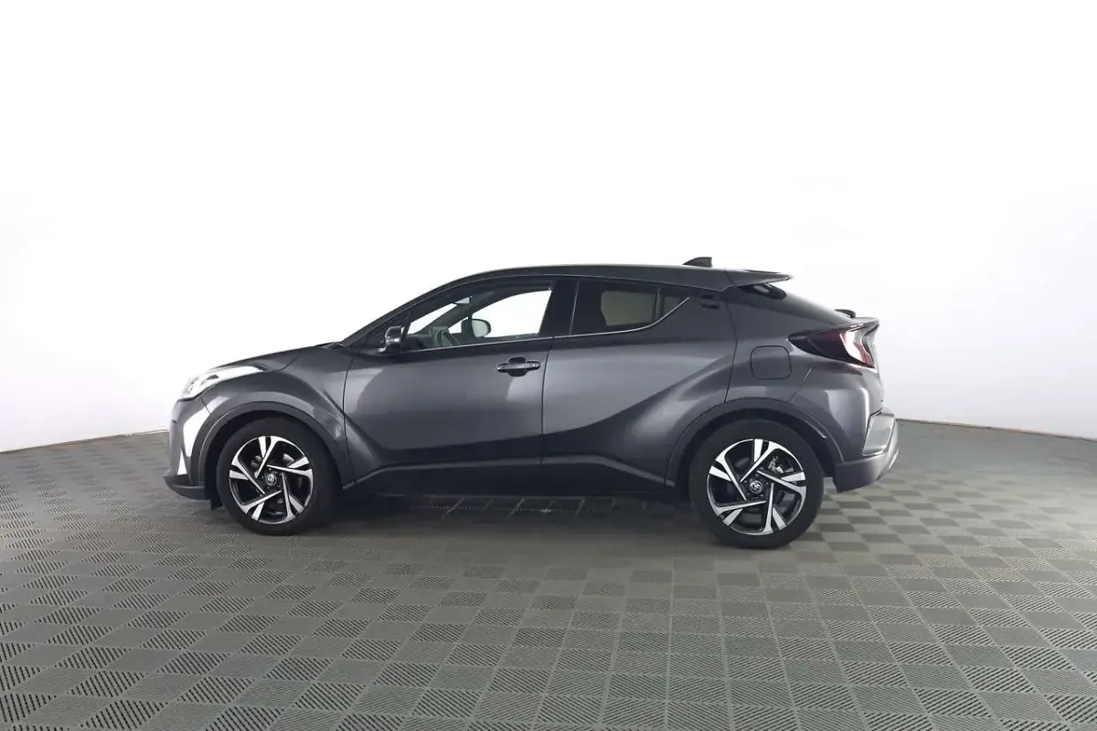 Usata Toyota C-HR 152 CV (111 kW) 2024 Dark grey SUV