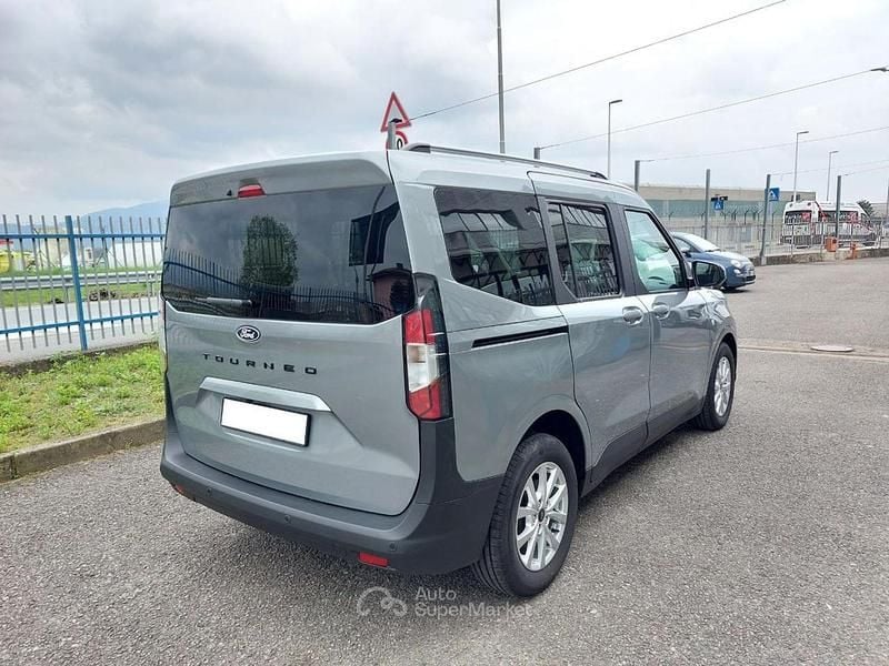 Usata Ford Tourneo Courier Titanium 125 CV (91 kW) 2025 Argento Monovolume