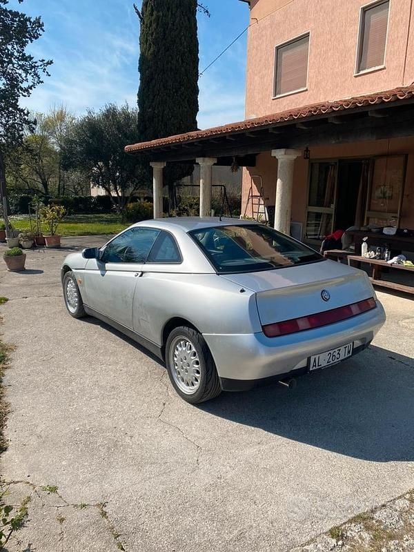 Usata Alfa Romeo GTV 150 CV (110 kW) 1996 Grigio Coupé