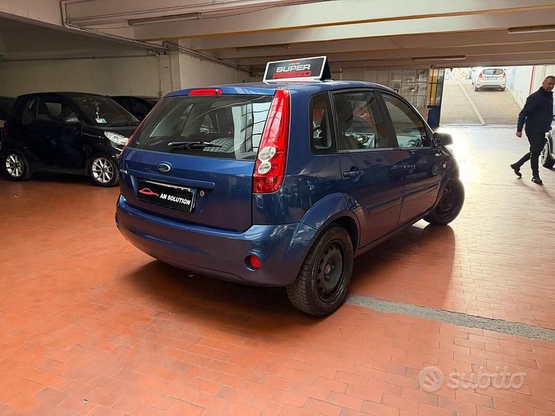 Usata Ford Fiesta 75 CV (55 kW) 2008 Blu Utilitaria