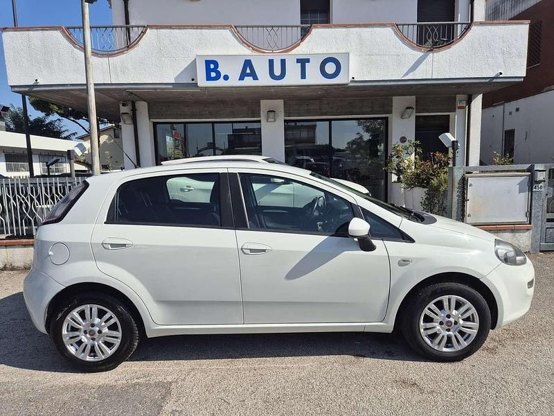 Usata Fiat Punto Lounge 77 CV (56 kW) 2014 Bianco Utilitaria
