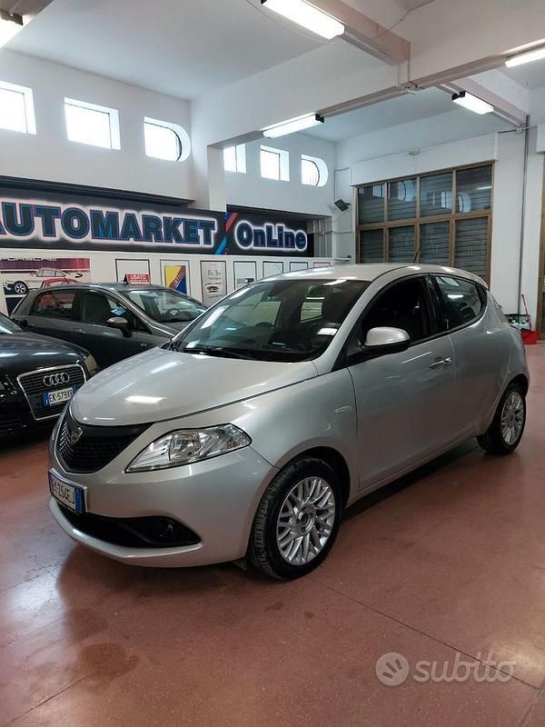 Usata Lancia Ypsilon 95 CV (69 kW) 2015 Grigio Utilitaria