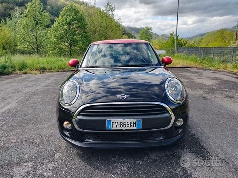 Usata Mini Cooper 75 CV (55 kW) 2019 Nero Utilitaria