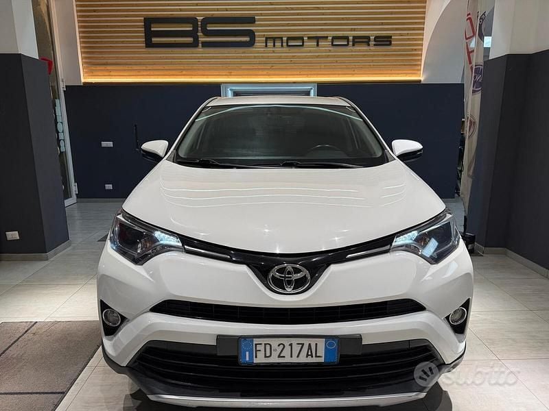 Usata Toyota RAV4 Business Edition 142 CV (104 kW) 2016 Bianco SUV