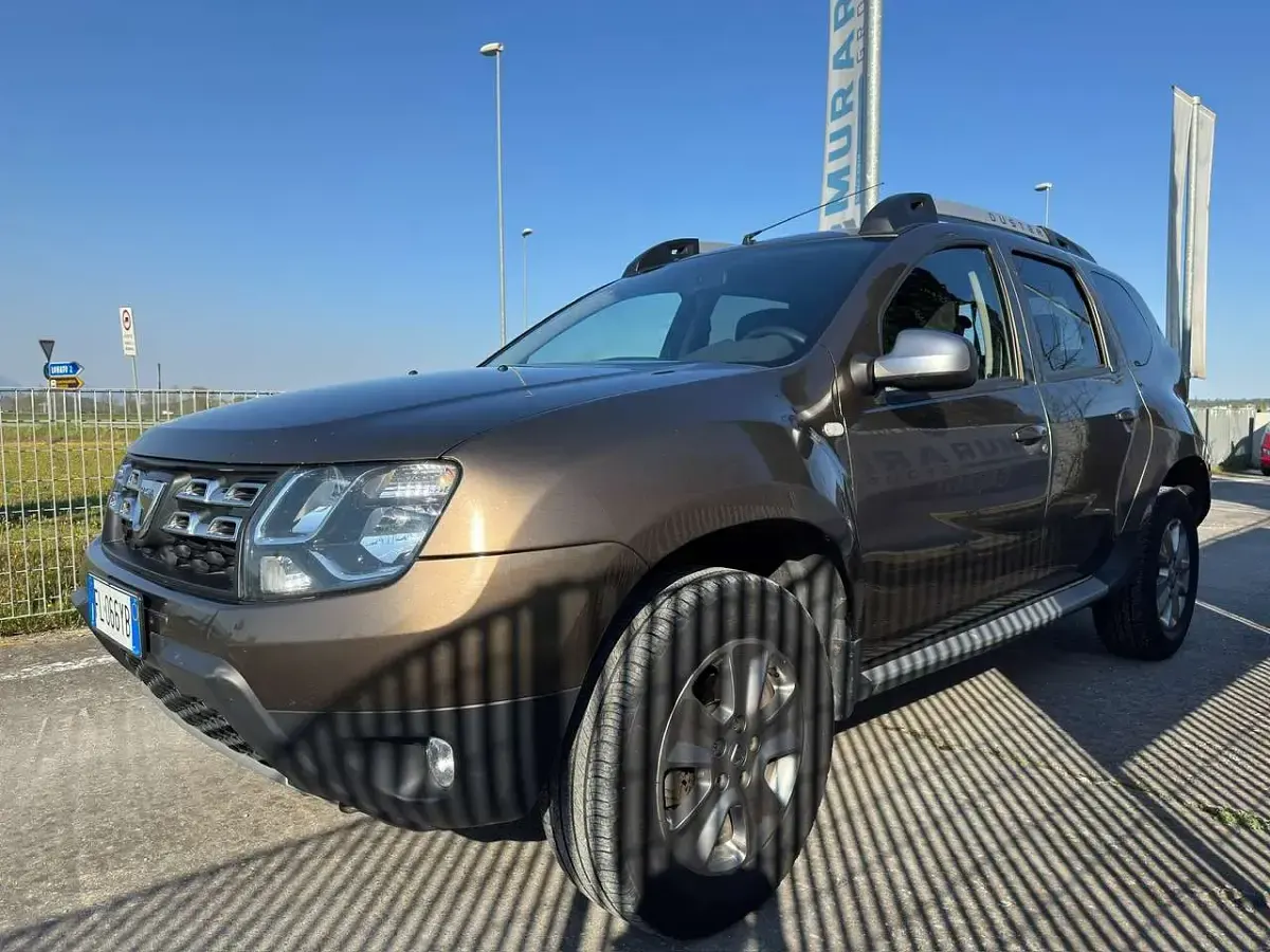 Usata Dacia Duster 109 CV (80 kW) 2017 Marrone tabacco SUV