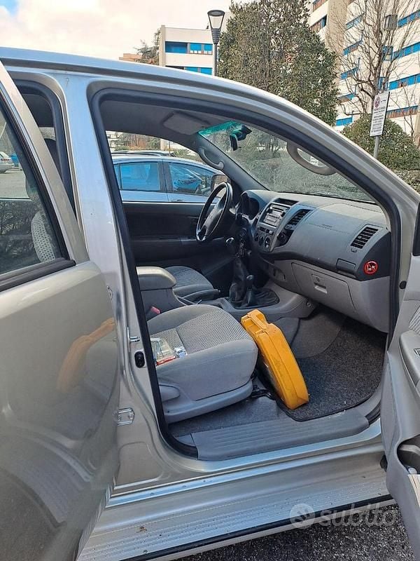 Usata Toyota HiLux 171 CV (125 kW) 2007 Grigio Pick-up