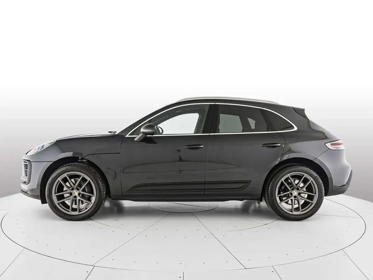 Usata Porsche Macan 265 CV (194 kW) 2023 Grigio vulcano metallizzato SUV