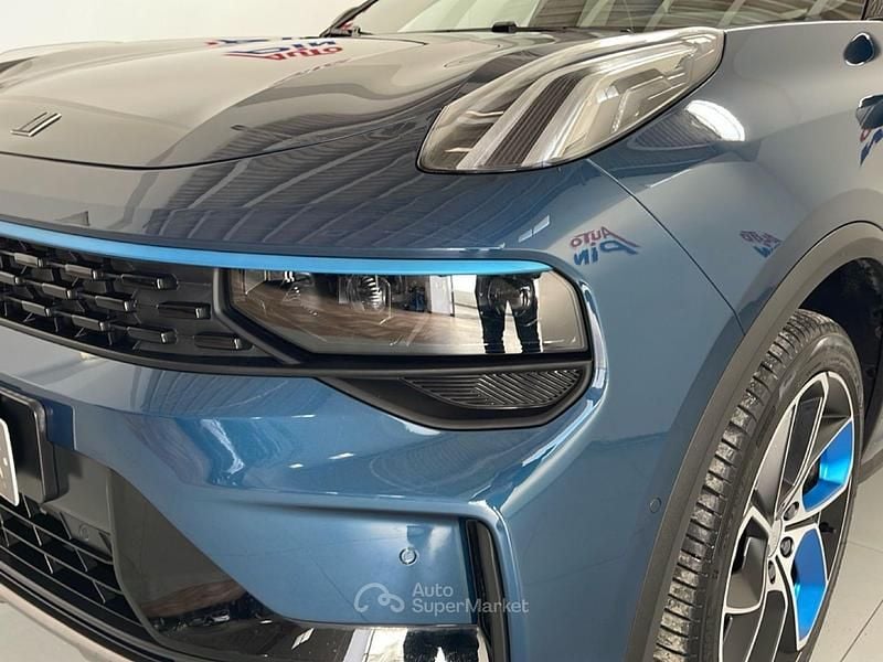 Begagnad Lynk & Co 01 261 HK (191 kW) 2023 Blå SUV