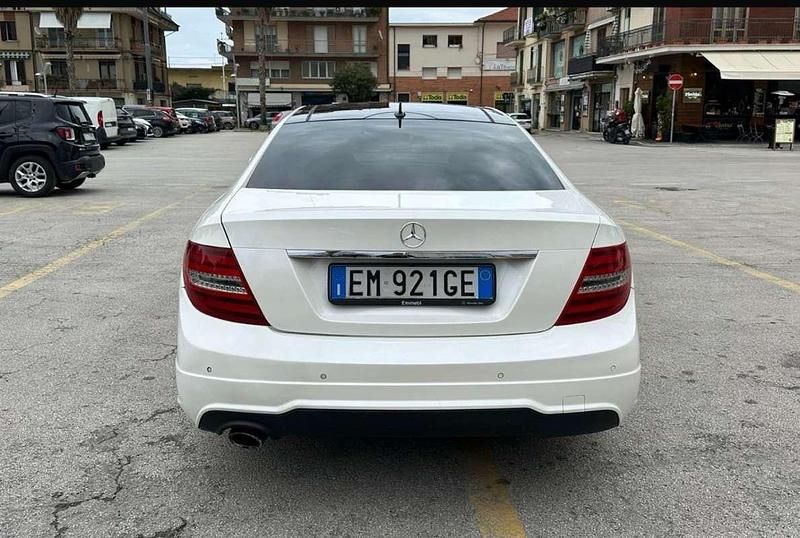 Usata Mercedes C250 Avantgarde 204 CV (150 kW) 2012 Bianco Coupé