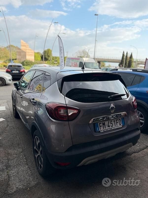 Usata Renault Captur Intens 90 CV (66 kW) 2017 Grigio SUV